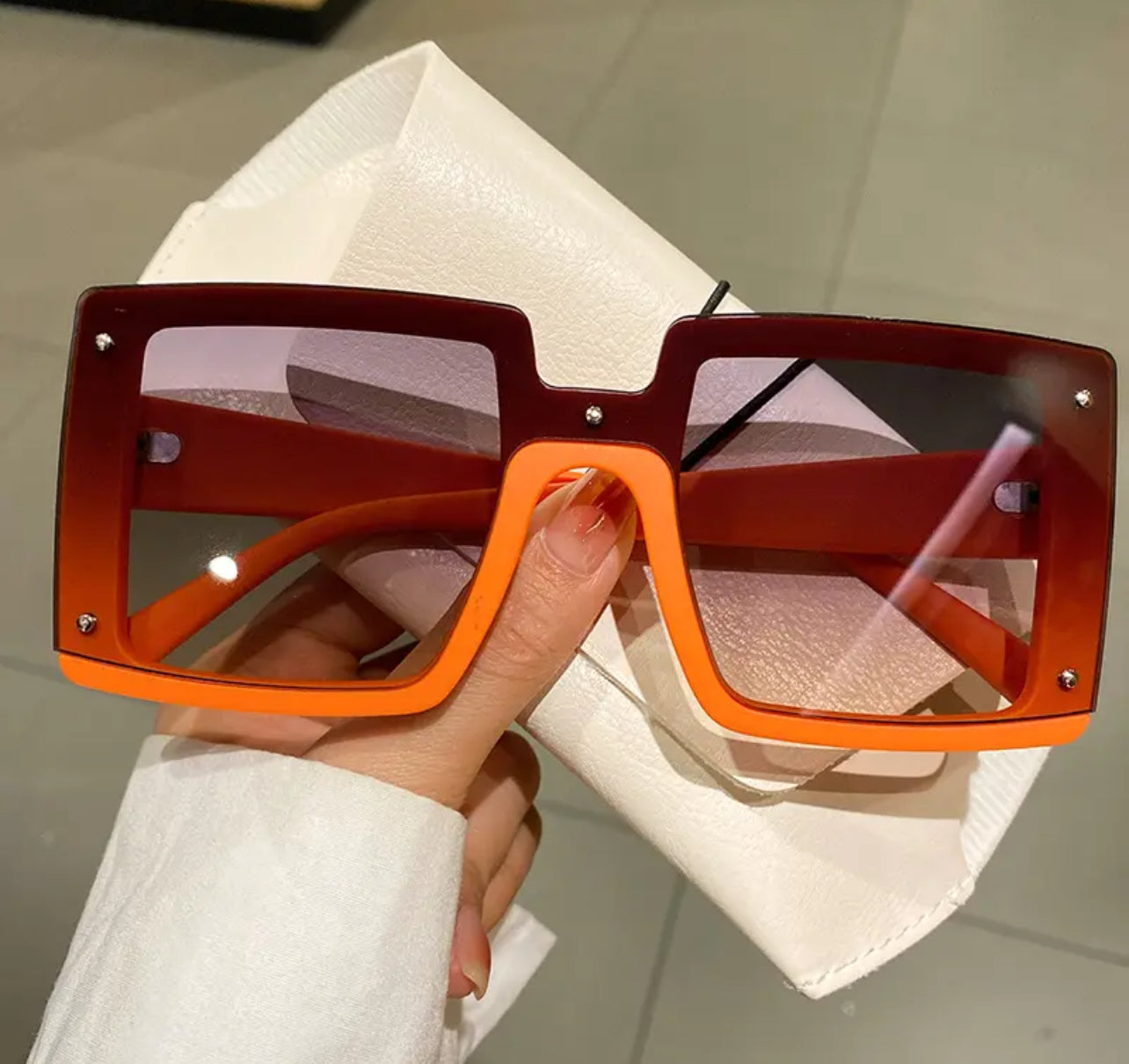 “Fashion Flare” Women’s Plastic Mirror Square Sunglasses Weekend Shade Sunglasses