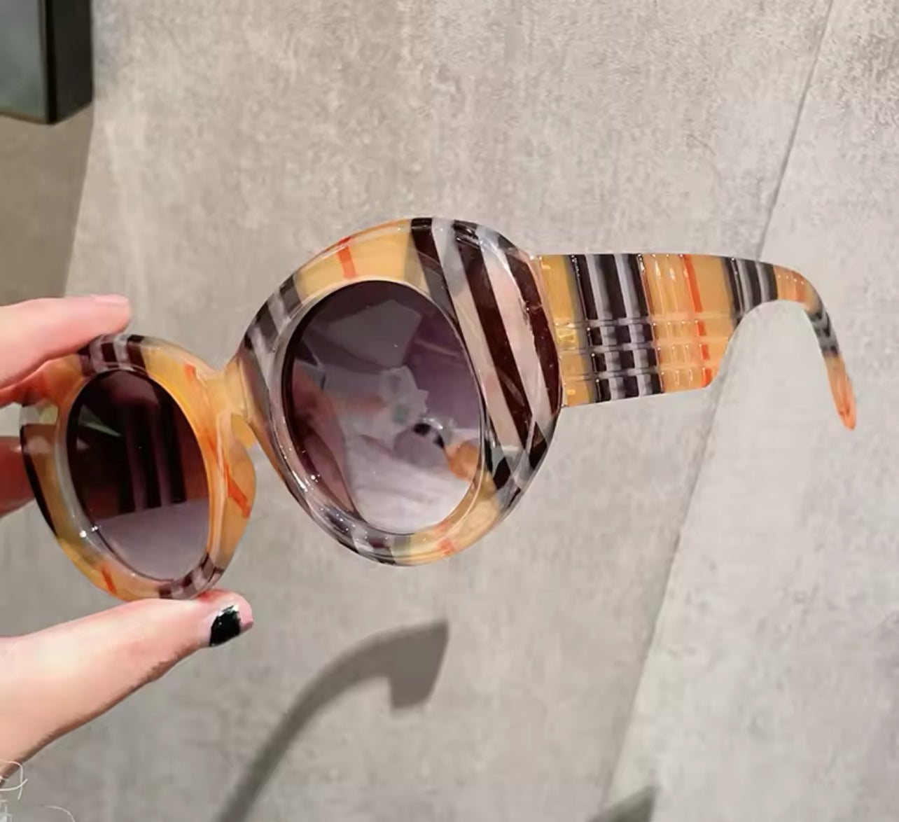 “Cut up” Women’s Round Stylish Sunglasses Weekend Shade Sunglasses