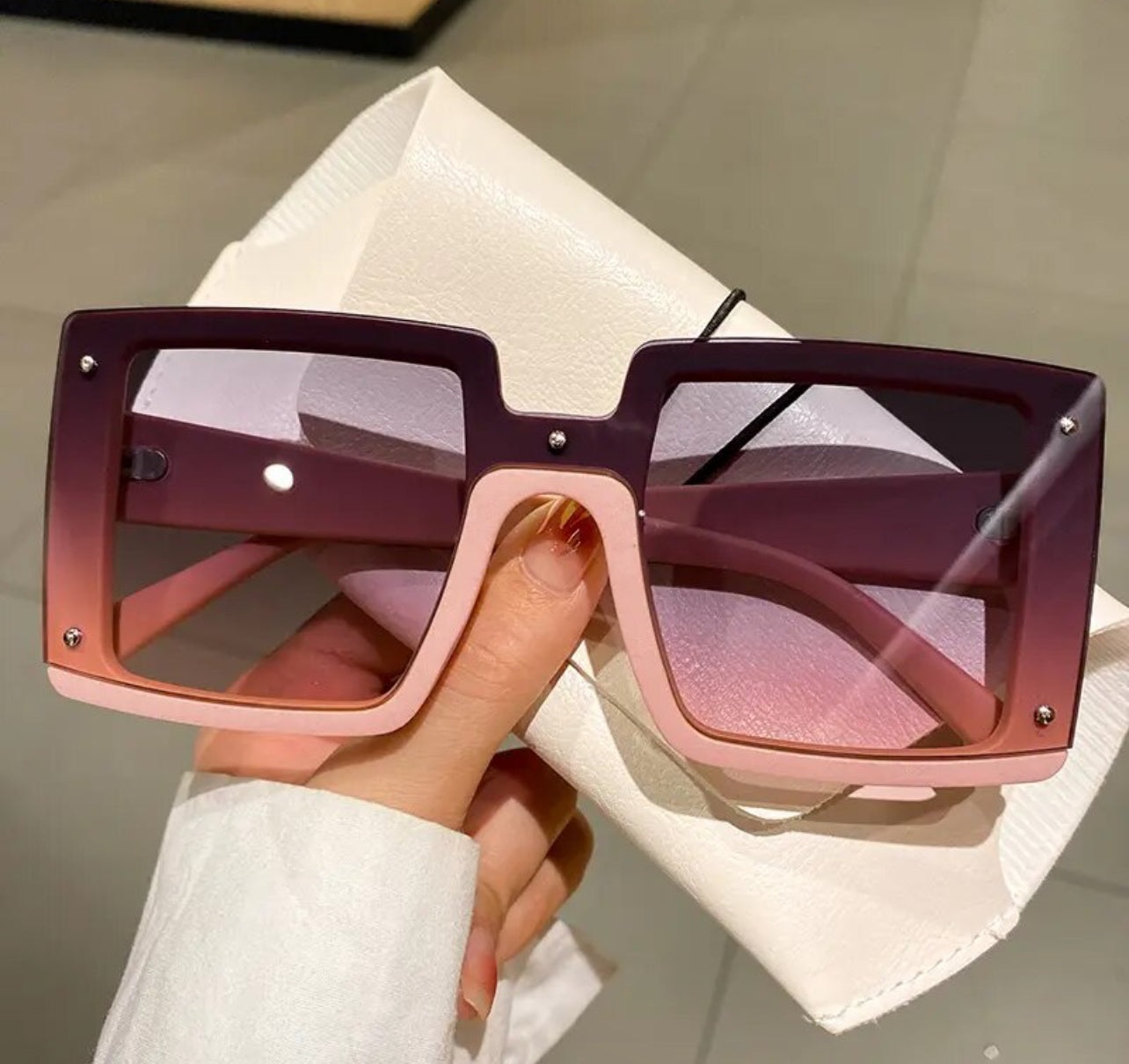 “Fashion Flare” Women’s Plastic Mirror Square Sunglasses Weekend Shade Sunglasses