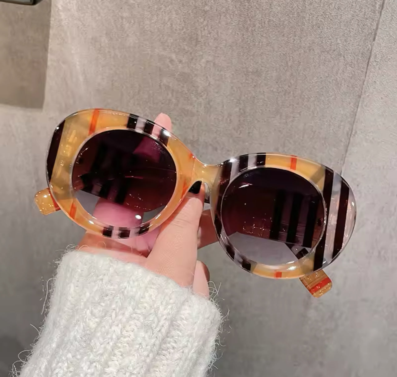 “Cut up” Women’s Round Stylish Sunglasses Weekend Shade Sunglasses