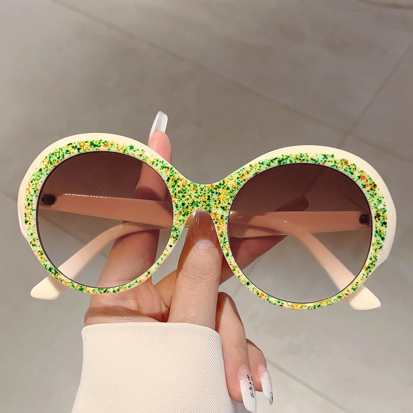 Women Plastic Vintage Round Frame Sunglasses - Weekend Shade 