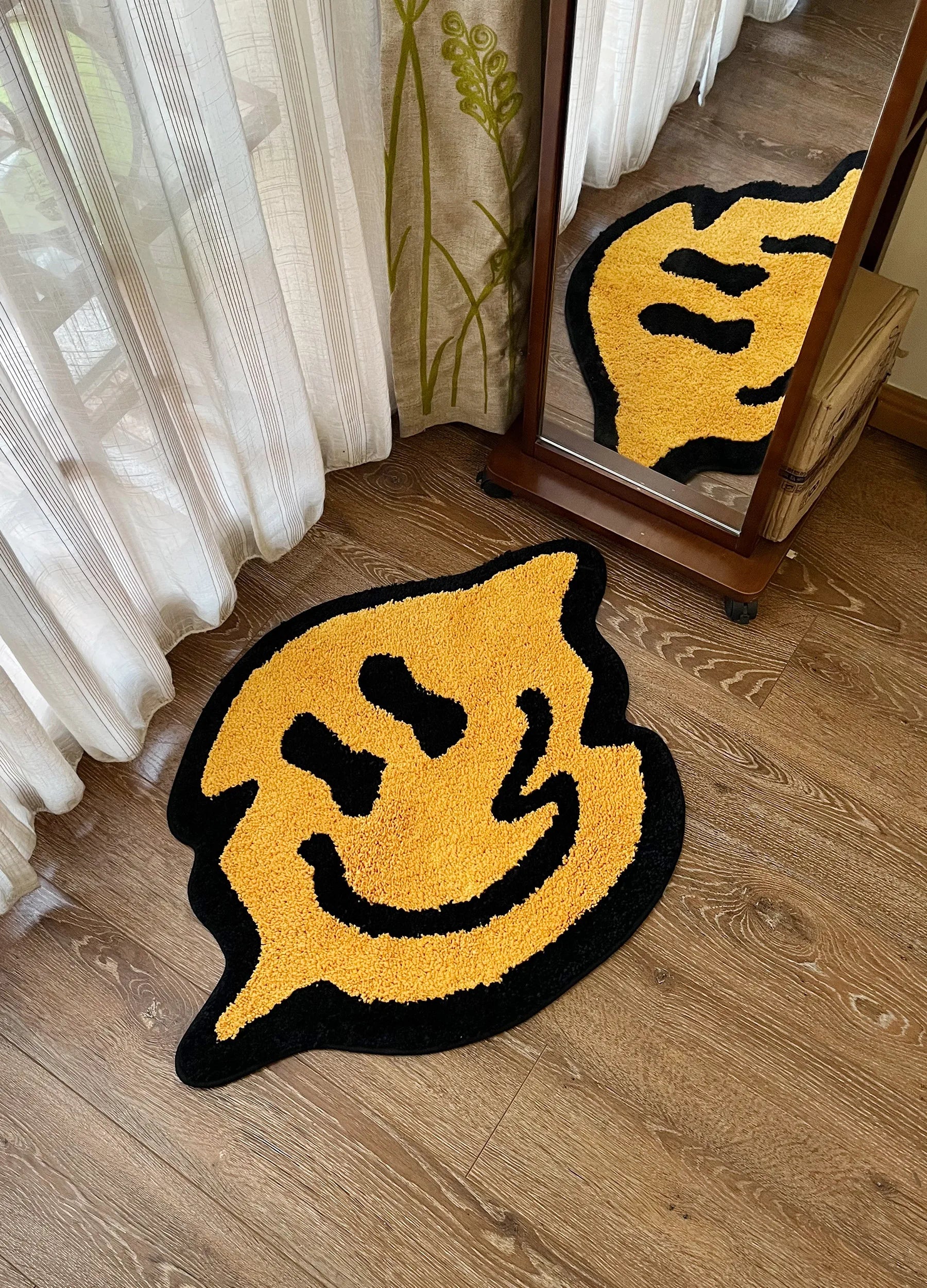 Wavy Smiley Tufted Rug – Playful Modern Accent Carpet
