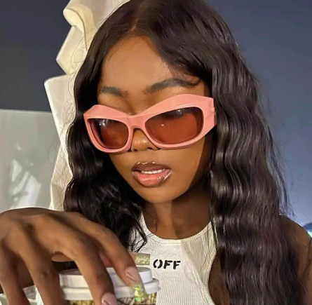 "Hold Tight" Trendy Plastic Frame Sunglasses Weekend Shade Sunglasses